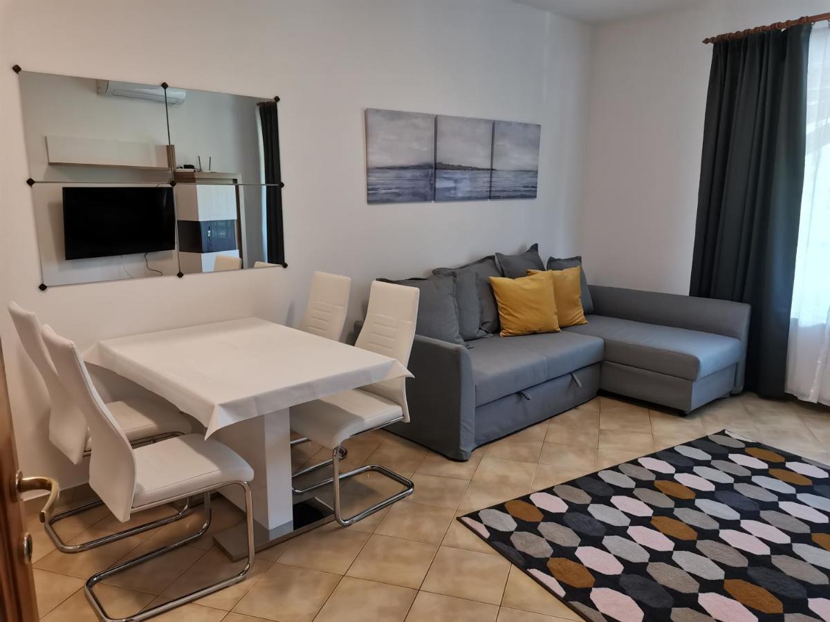 Simon Apartment